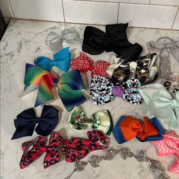 Assorted Girls Clip On Bows - Picture 2 of 3